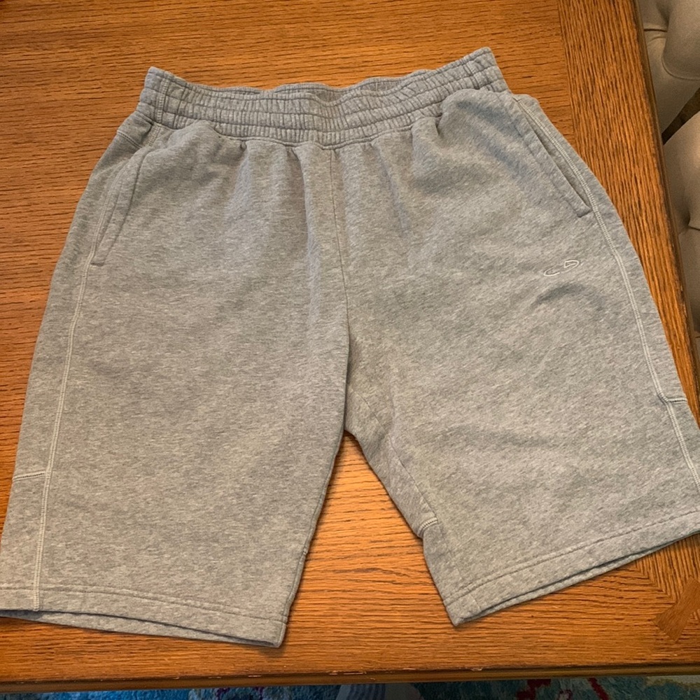Champion Size M sweatshirt gray shorts with pockets